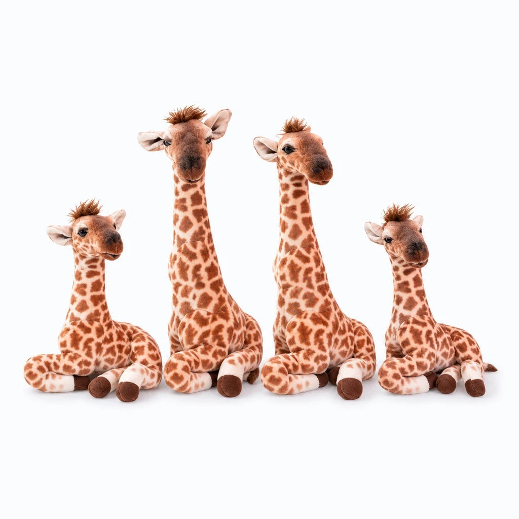 Détail du pelage soyeux et des tâches fines de la girafe peluche