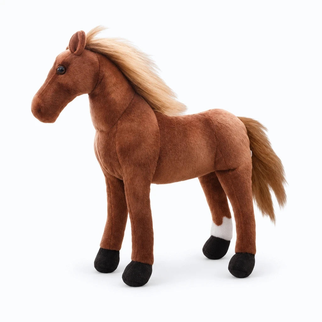Peluche cheval de 40 cm au pelage doux, rembourrée de coton, posée sur un lit