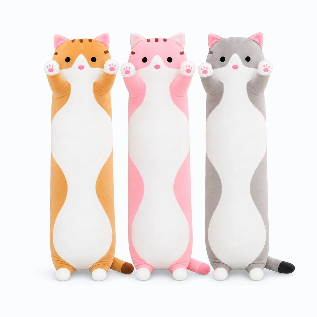 Chat en peluche douce avec pelage marron et forme arrondie sans coutures