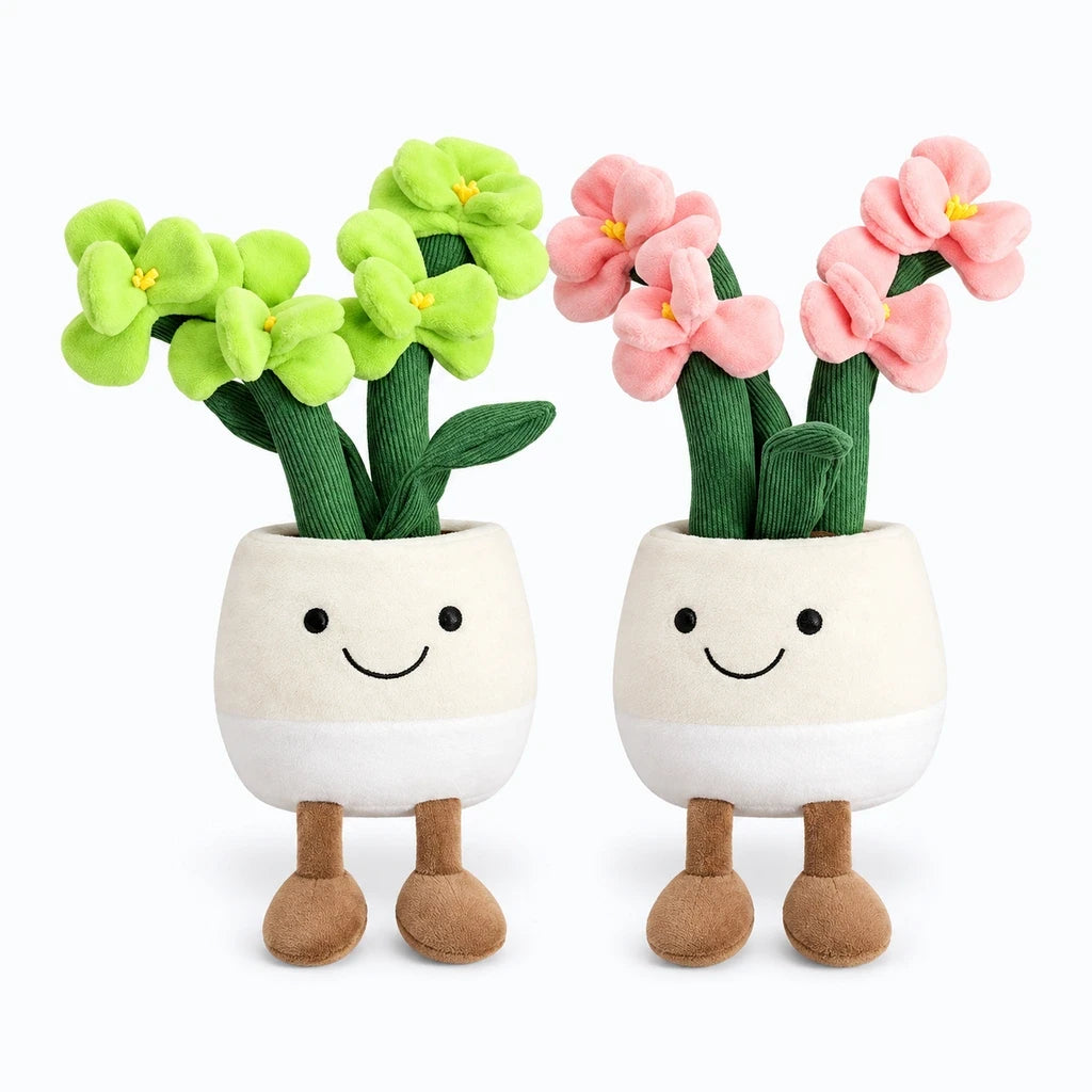 Jouet en peluche kawaii sur un bureau comme accessoire ludique et léger pour la décoration